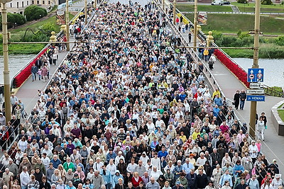 Крестный ход в честь праздника Божьего Тела прошел по улицам Гродно