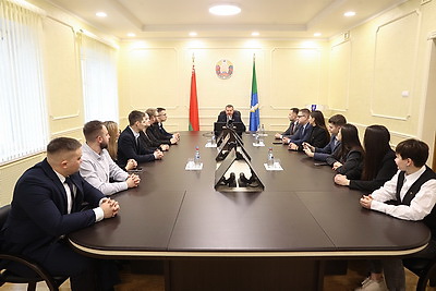 Жилье, работа, услуги, досуг. Решение каких вопросов важно для сельской молодежи