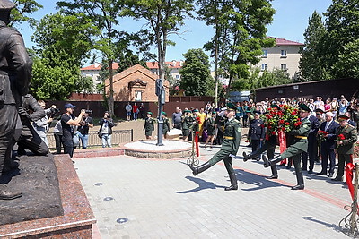 Памятник советским пограничникам открыли у стен Брестской крепости