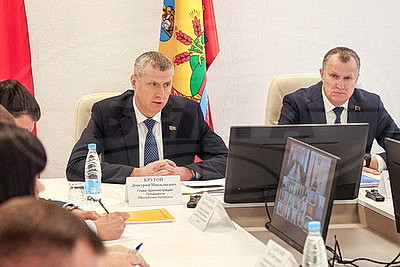 Вопросы животноводства и подготовка к посевной. Крутой посещает Могилевскую область