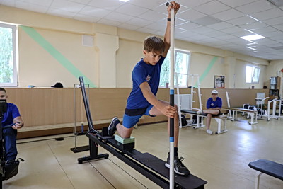 ФПБ подарила новые комбинированные гребные тренажеры для подготовки в Бресте юных спортсменов