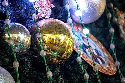 Новогодняя иллюминация превратила столицу в зимнюю сказку