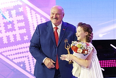 \"Вселенная с большой интересной историей\". Лукашенко открыл XXXIV \"Славянский базар в Витебске\"