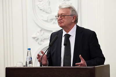 Книга \"Наш Президент\" поступила в продажу в магазины областных центров