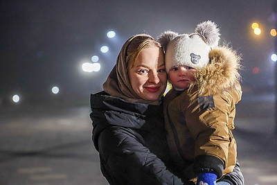 С хороводами, подарками и белорусскими песнями. В комплексе \"Лошицкий\" прошли первые новогодние гуляния