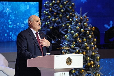 Лукашенко: страна всегда сильна традициями, одна из них в Беларуси - новогодние поздравления детей