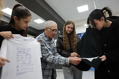 Стельки с таблицами, фейковая зачетка и... батон. В Могилеве открылась выставка студенческих шпаргалок