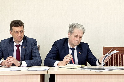 Отопление, дороги, порядок на селе. Вопросы благоустройства и ЖКХ преобладали на прямой линии Баско в Гомеле