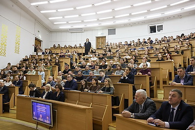 Эксперты и студенты Академии управления обсудили программу соцэкономразвития