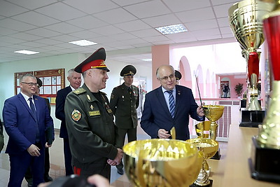 Вольфович встретился с кадетами Минского областного училища в Слуцке