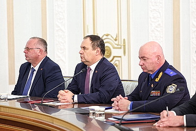 Лукашенко указал на милитаризацию западных стран и необходимость актуализировать оборонные действия