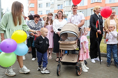 Патриотический клуб, физкультура, музыка, рисование. В Первомайском районе Минска открыли новый детсад