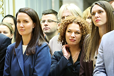 Работники холдинга \"БЕЛСТРОЙЦЕНТР\" посетили с экскурсией Дворец Независимости