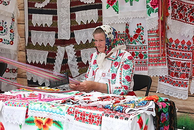 День белорусской письменности. В Лиде прошло открытие новой скульптуры, памятное гашение марки, презентации