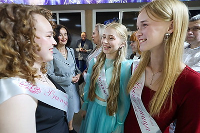 115 выпускникам школ Первомайского района Витебска вручили золотые и серебряные медали