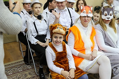 Воспитанники центра коррекционно-развивающего обучения в Гомеле принимали подарки в ходе акции \"Наши дети\"