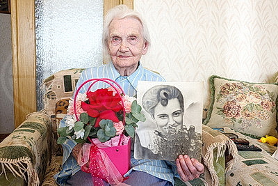 В Минске поздравили с 100-летием свидетеля ВОВ Тамару Юрлову