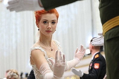 Вальс, кадриль и полонез. Дворец Независимости собрал участников красочного новогоднего бала