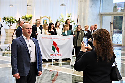 Они называют себя гвардией Президента Беларуси. Рассказываем о новых гостях Дворца Независимости