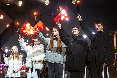 Гродно засиял огнями. Праздник \"Чароўныя ліхтарыкі\" открыл новогодний сезон в Гродно