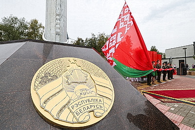 В Орше в День народного единства открылась площадь Государственного флага