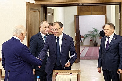 В правительстве состоялась встреча с генеральным директором российской госкорпорации \"Росатом\"