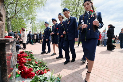 Памятный знак жертвам геноцида белорусского народа \"Древо жизни\" открыли в Витебске