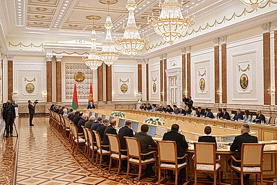 О смыслах Дня народного единства. Лукашенко проводит большую встречу с идеологическим активом и экспертами