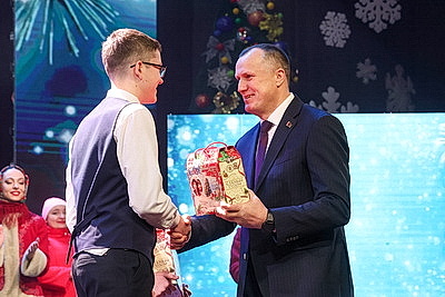 Главная новогодняя елка Могилевской области собрала самых талантливых детей региона