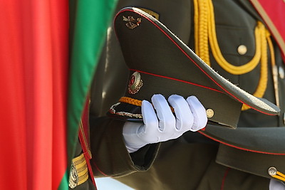 Член Посткома Политбюро ЦК КПК возложил венок к монументу Победы в Минске