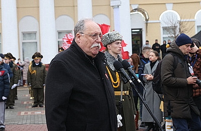 Памятник Рокоссовскому, парад военной техники. В Гомеле почтили память героев-освободителей