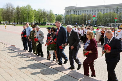 Церемония возложения цветов к памятнику Ленина состоялась в Могилеве