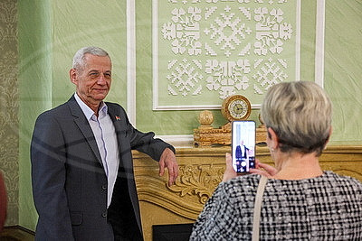 \"Красота и строгость, тепло и уют\". Масштаб и интерьеры Дворца Независимости впечатлили новых гостей