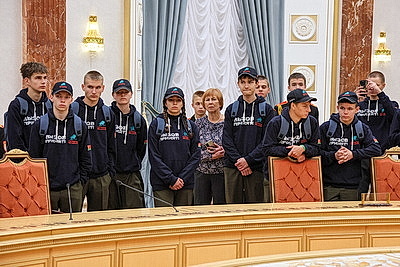 Кадеты и финалисты турнира \"Вызов\" побывали в залах Дворца Независимости