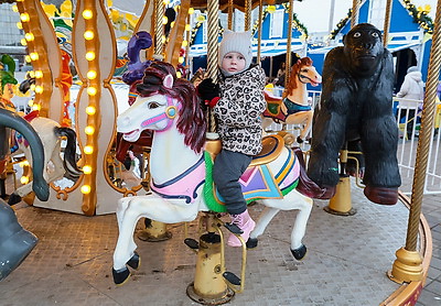 От ледового катка до подарков ручной работы. Чем удивляет рождественская ярмарка в Витебске