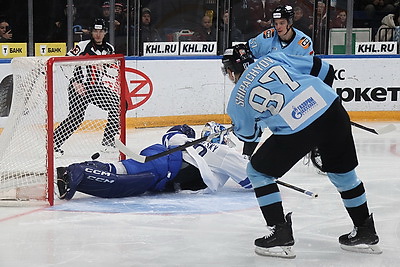 Хоккеисты \"Динамо\" разгромили московских одноклубников