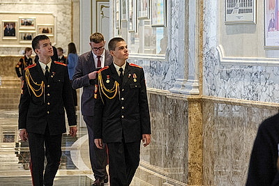 Кадеты и финалисты турнира \"Вызов\" побывали в залах Дворца Независимости