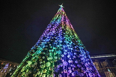 В Минске новогодними огнями засияла главная елка страны
