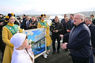 Лукашенко в Мозыре открыл обновленный мост через Припять