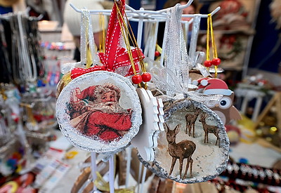 От ледового катка до подарков ручной работы. Чем удивляет рождественская ярмарка в Витебске