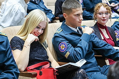 Республиканский благотворительный молодежный бал собрал более 200 минских студентов