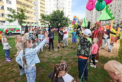 Новую детскую площадку открыли во Фрунзенском районе Минска