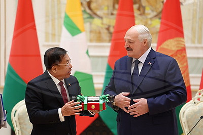 Лукашенко награжден высшей правительственной наградой Мьянмы