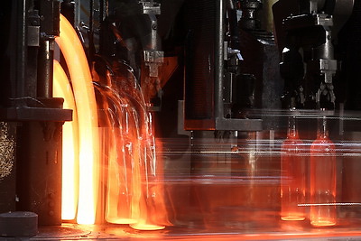 Гибко и эффективно. Как на Гродненском стеклозаводе выпускают сразу два вида продукции на одной линии