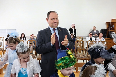 Акция \"Наши дети\". С новогодними праздниками поздравили ребят витебского детского дома