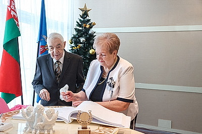 Как 55 лет назад. В последний день года пара из Минска отметила изумрудную свадьбу