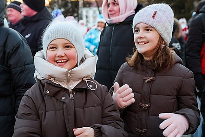 В Минске прошло шествие Дедов Морозов и Снегурочек