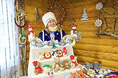 Квесты, игры, подарки. Как дети проводят праздники в резиденции Снегурочки в Городке