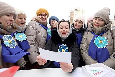 Интерактивные площадки и концерт блогеров: \"Марафон единства\" завершается в столице