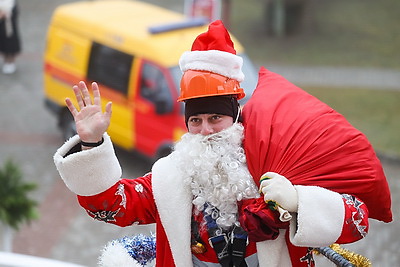Новогодние подарки через окошки. Энергетики поздравили пациентов детской больницы Гродно